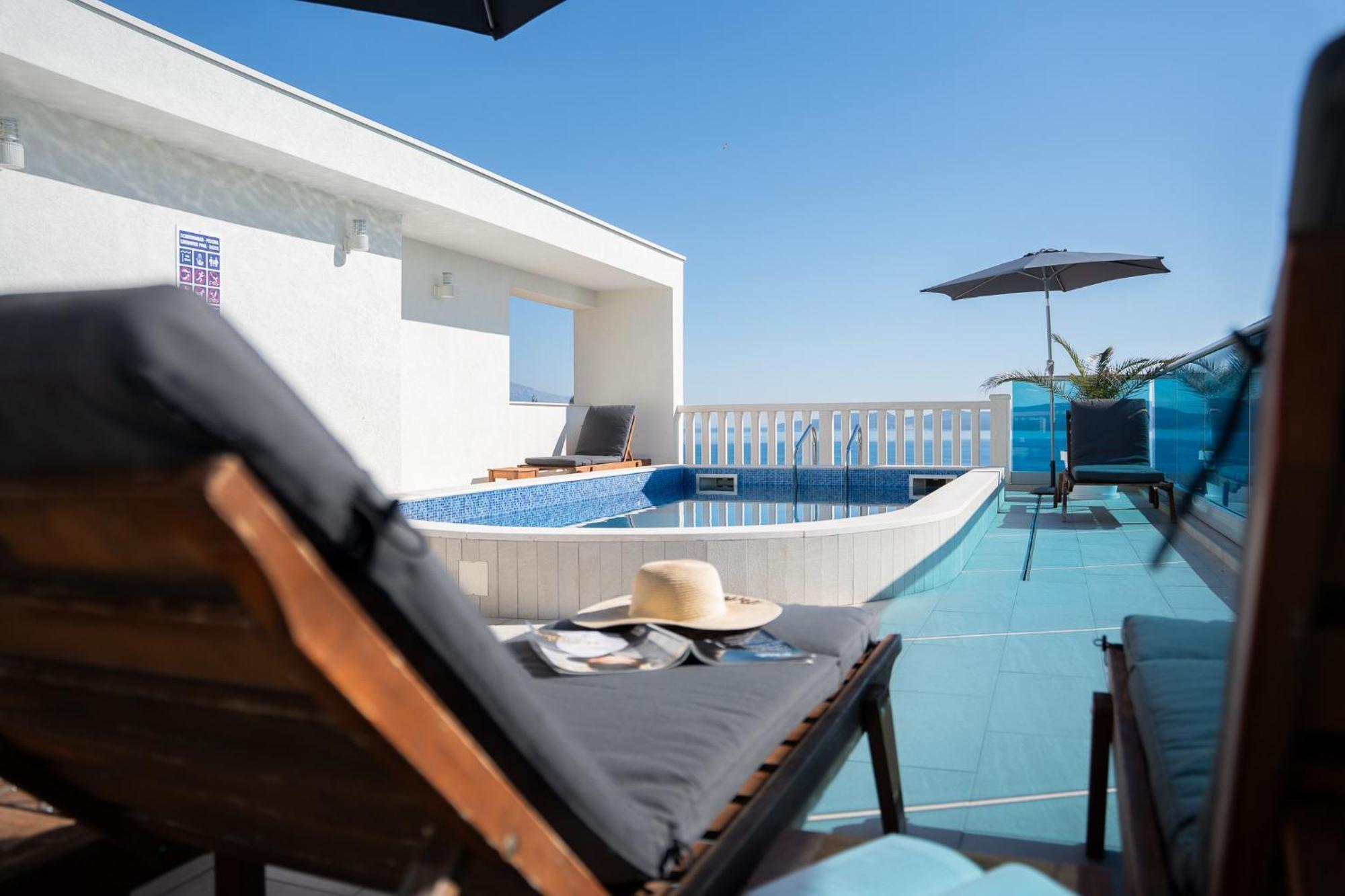 Sunny Hill Apartments With Rooftop Pool Čelina Exterior foto